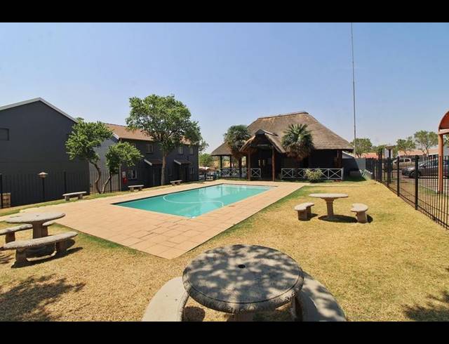 2 BEDROOM TOWNHOUSE FOR SALE IN GREENSTONE HILL